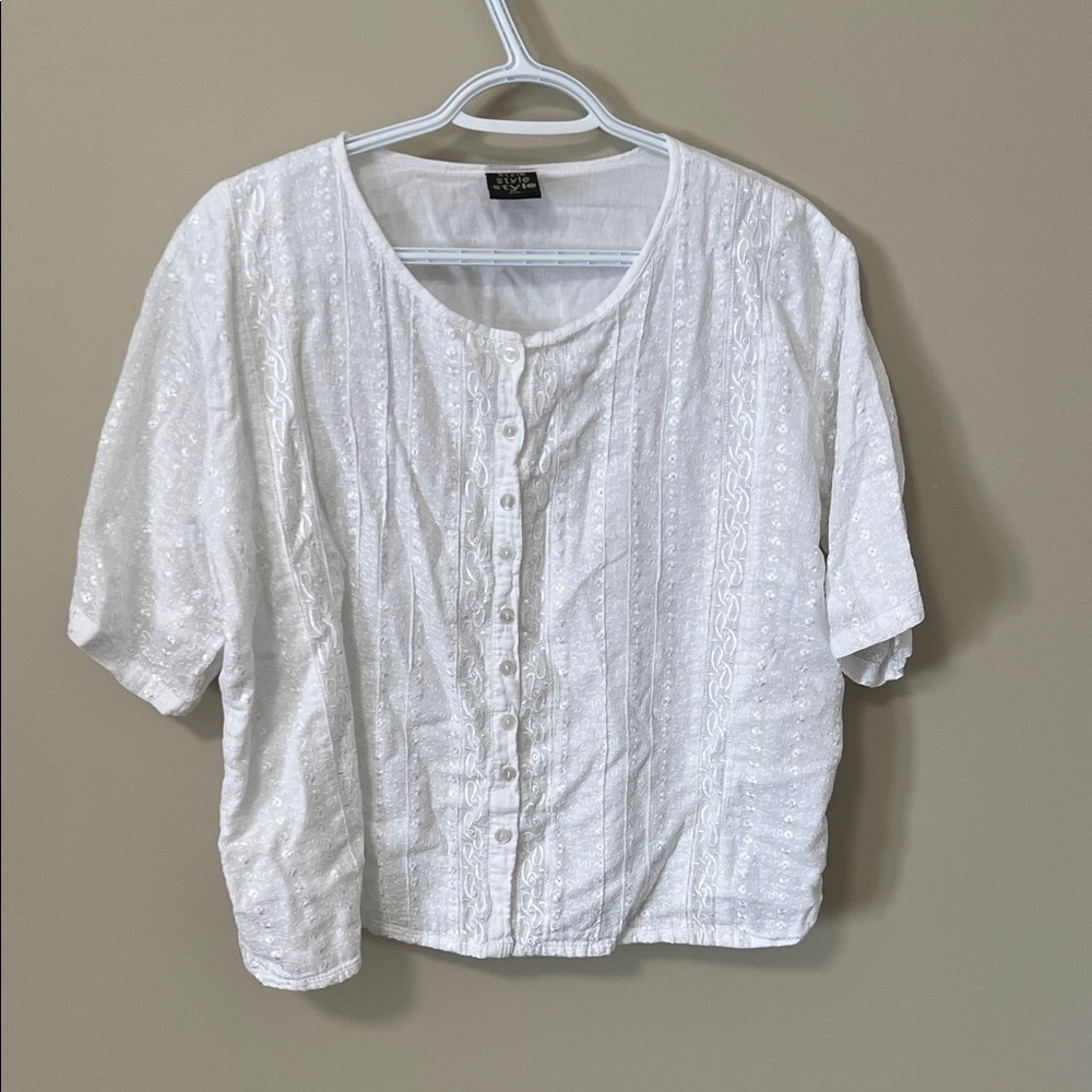 Woman’s White Button-Down  Embroidered Shirt Closet Staple Casual Office XXL